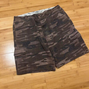 Cami Plaid Cargo Toxic Hazard Shorts

Most unique find ngl
